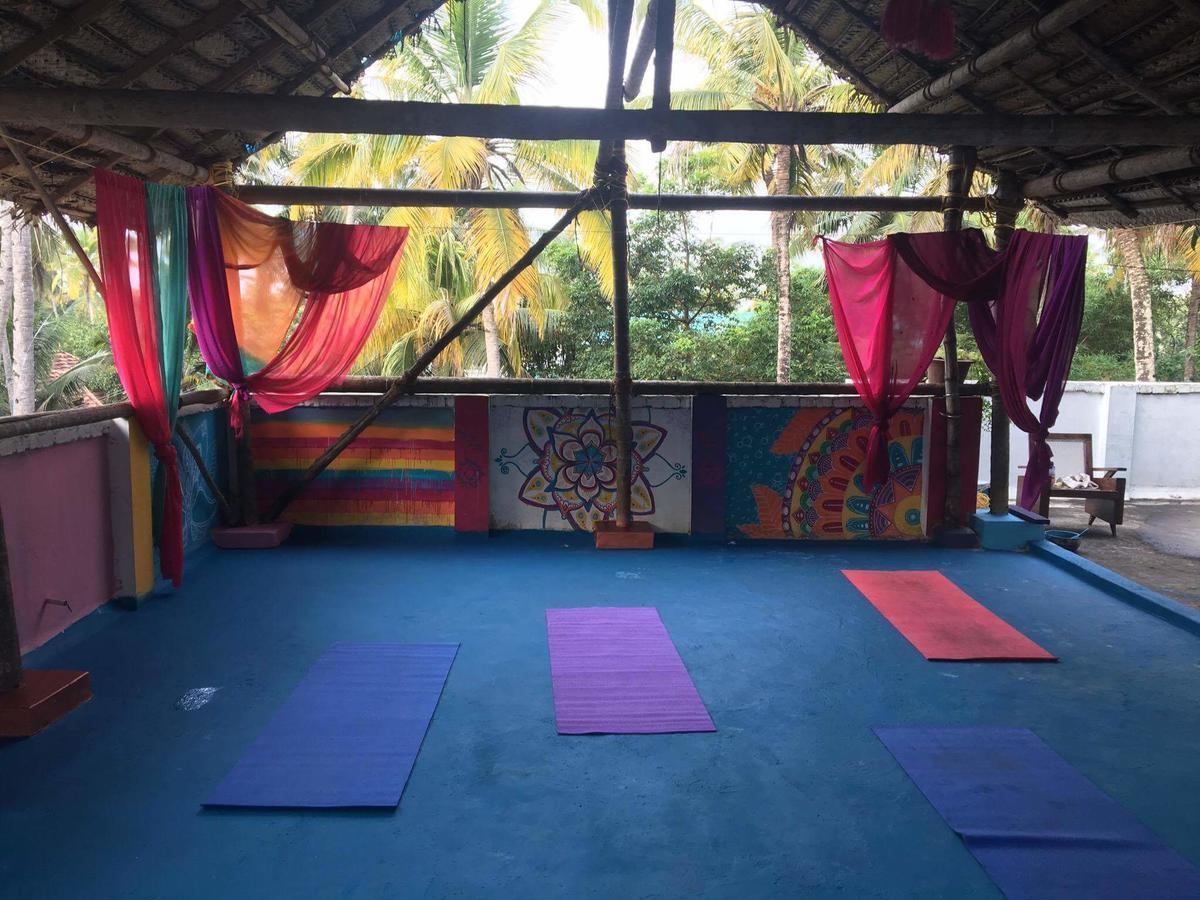 Mk Gardens Surf & Yoga House Hotel Varkala Exterior photo